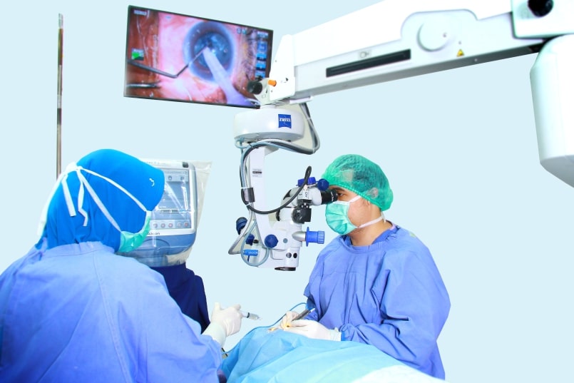 Harga Periksa Operasi Katarak tanpa Jahit hanya di Klinik Mata KMU